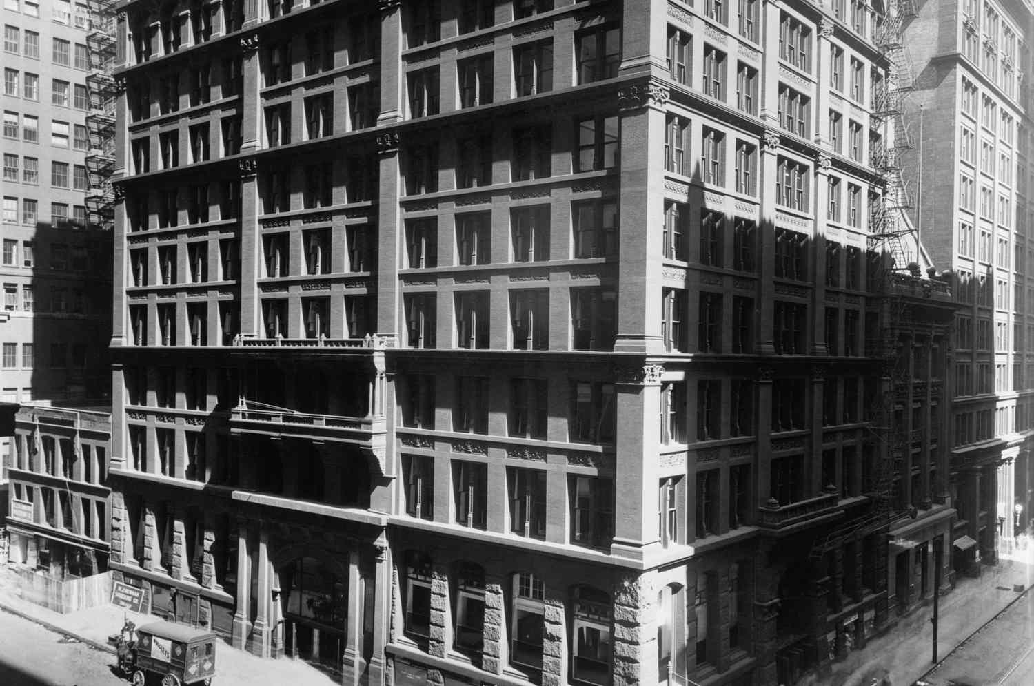 First Steel-Frame Skyscraper Construction Revolution